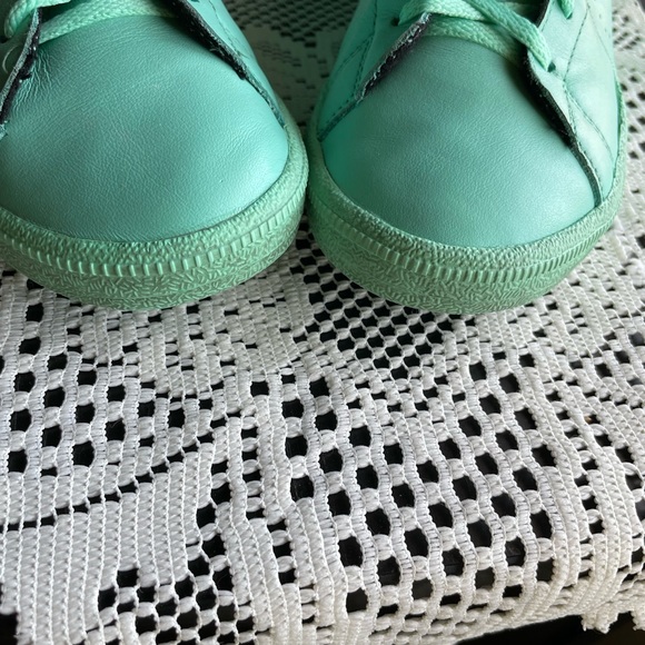 Nike Tennis Classic PRM (GS) Sneakers - Picture 3 of 9